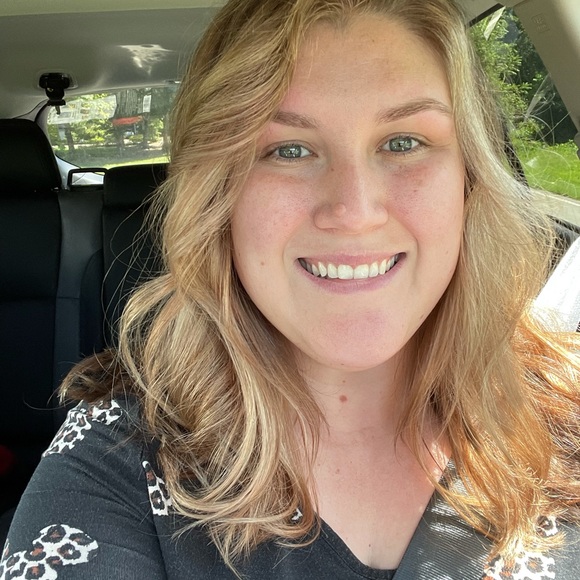 Meet your Posher, Amanda - Picture 1 of 1